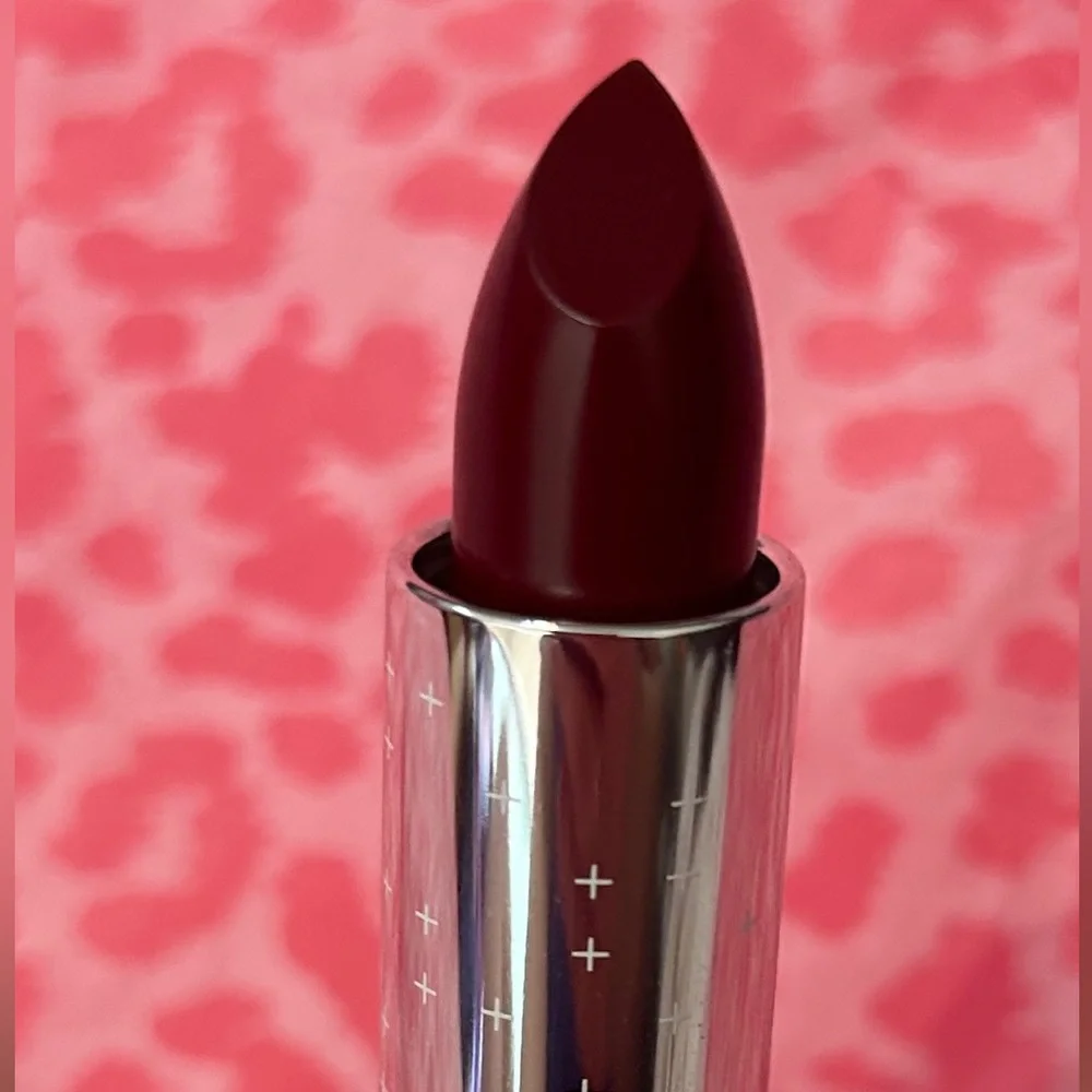 Luxurious Silver Lipstick - Smoking On Screen